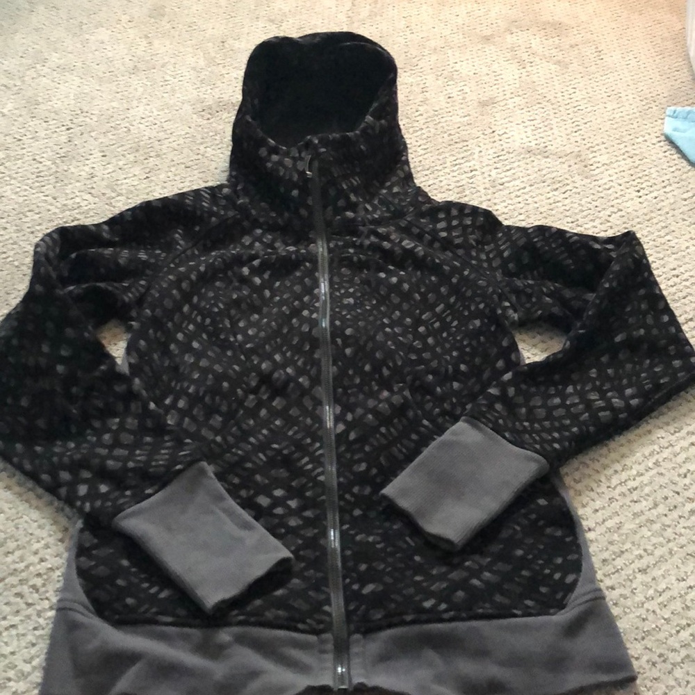 Lululemon black zip up hoodie